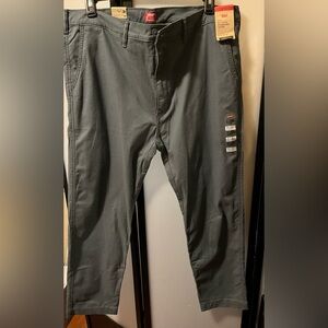 Levi's Gray Chinos Modern Design Lightweight
Size:40X30
